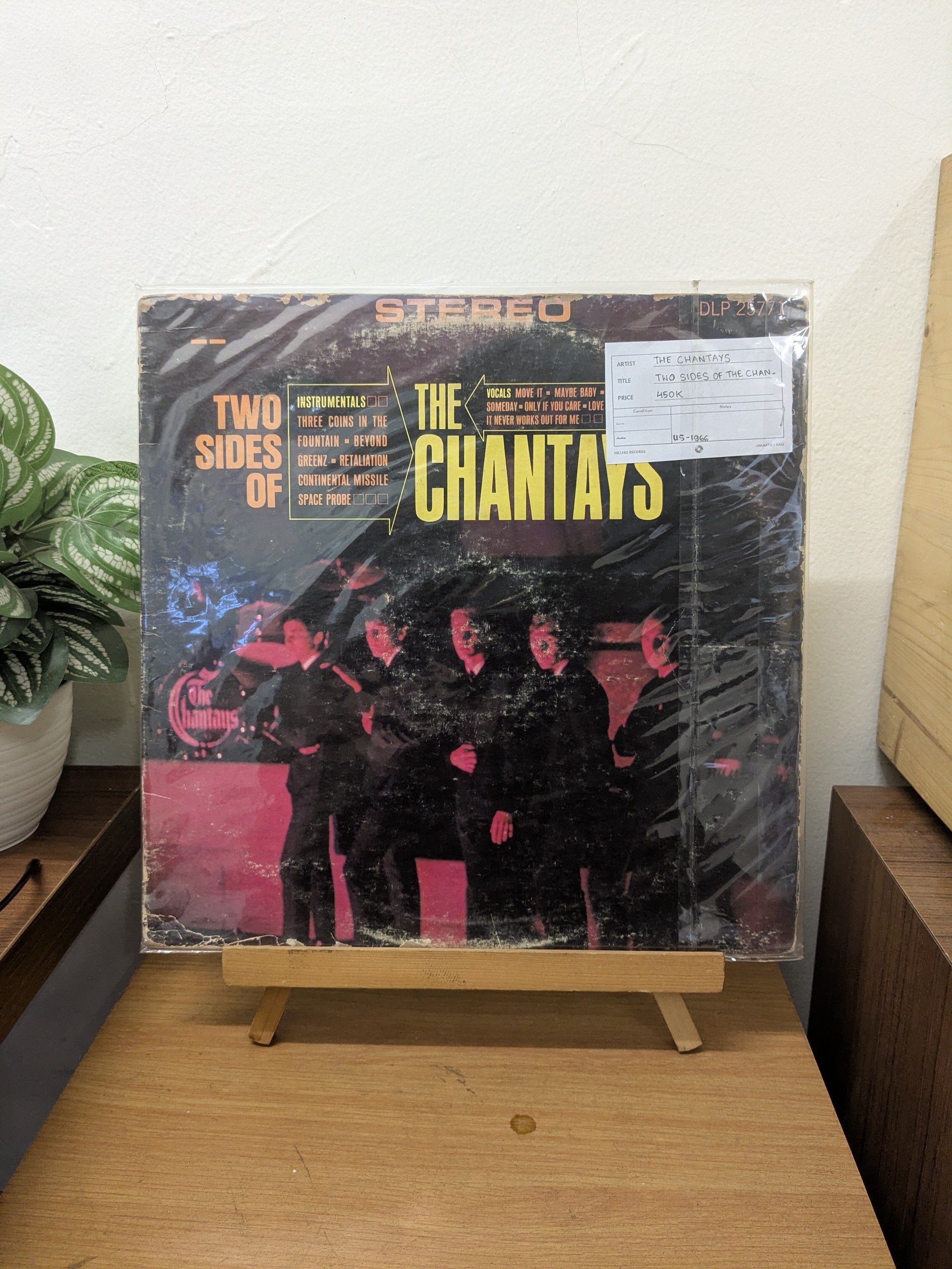 The Chantays – Two Sides Of The Chantays ( VINYL / USED )