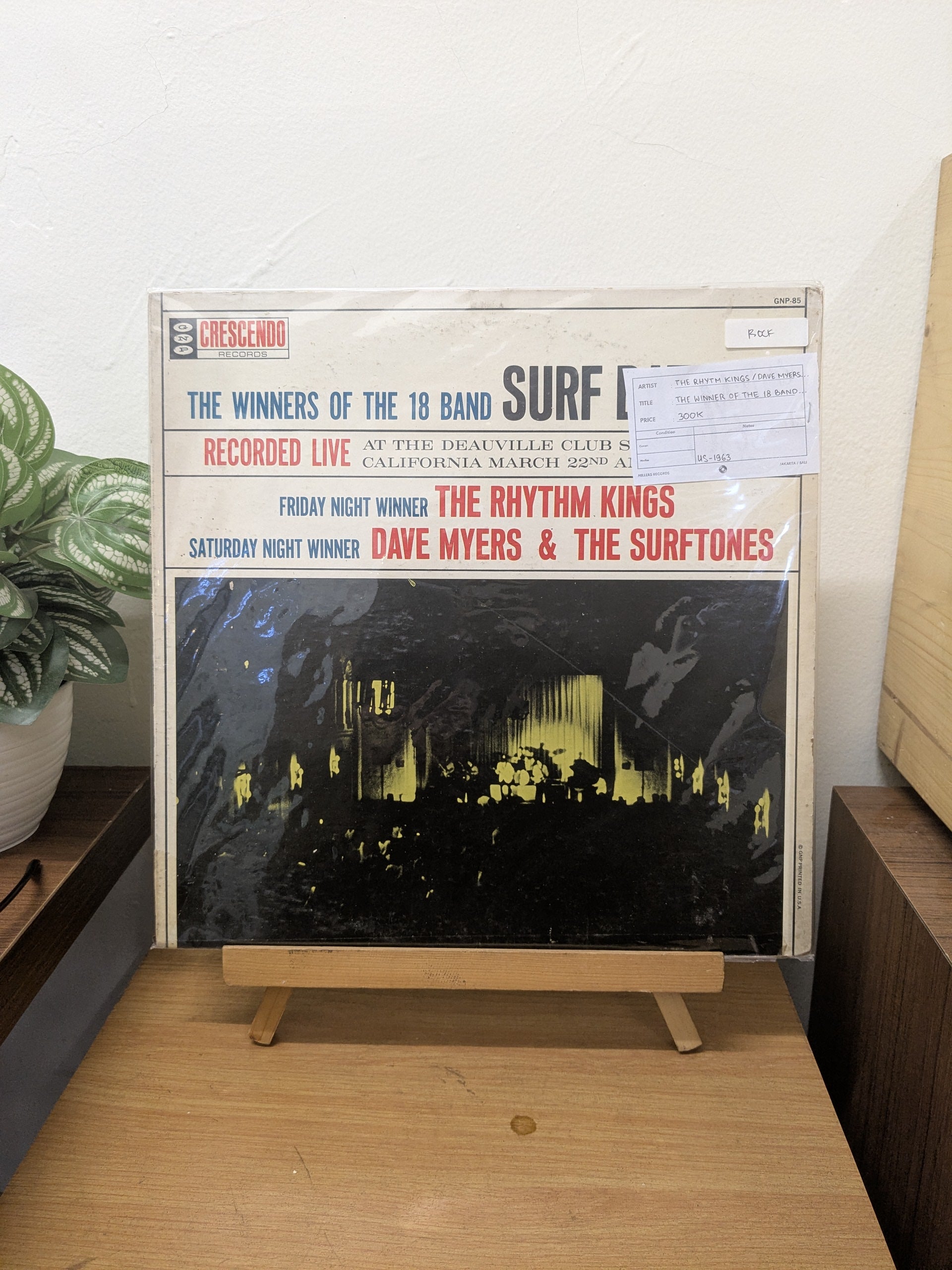 The Rhythm Kings / Dave Myers & The Surftones – The Winners Of The 18 Band Surf Battle ( VINYL / USED )