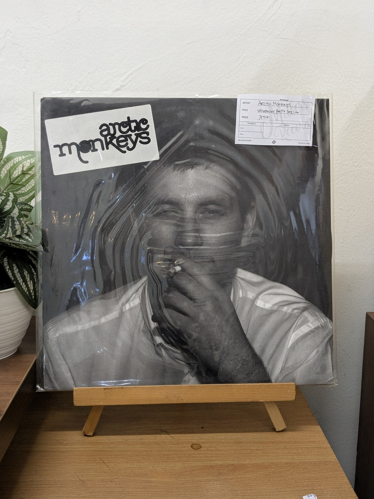 Arctic Monkeys – Whatever People Say I Am, That's What I'm Not (VINYL / USED )
