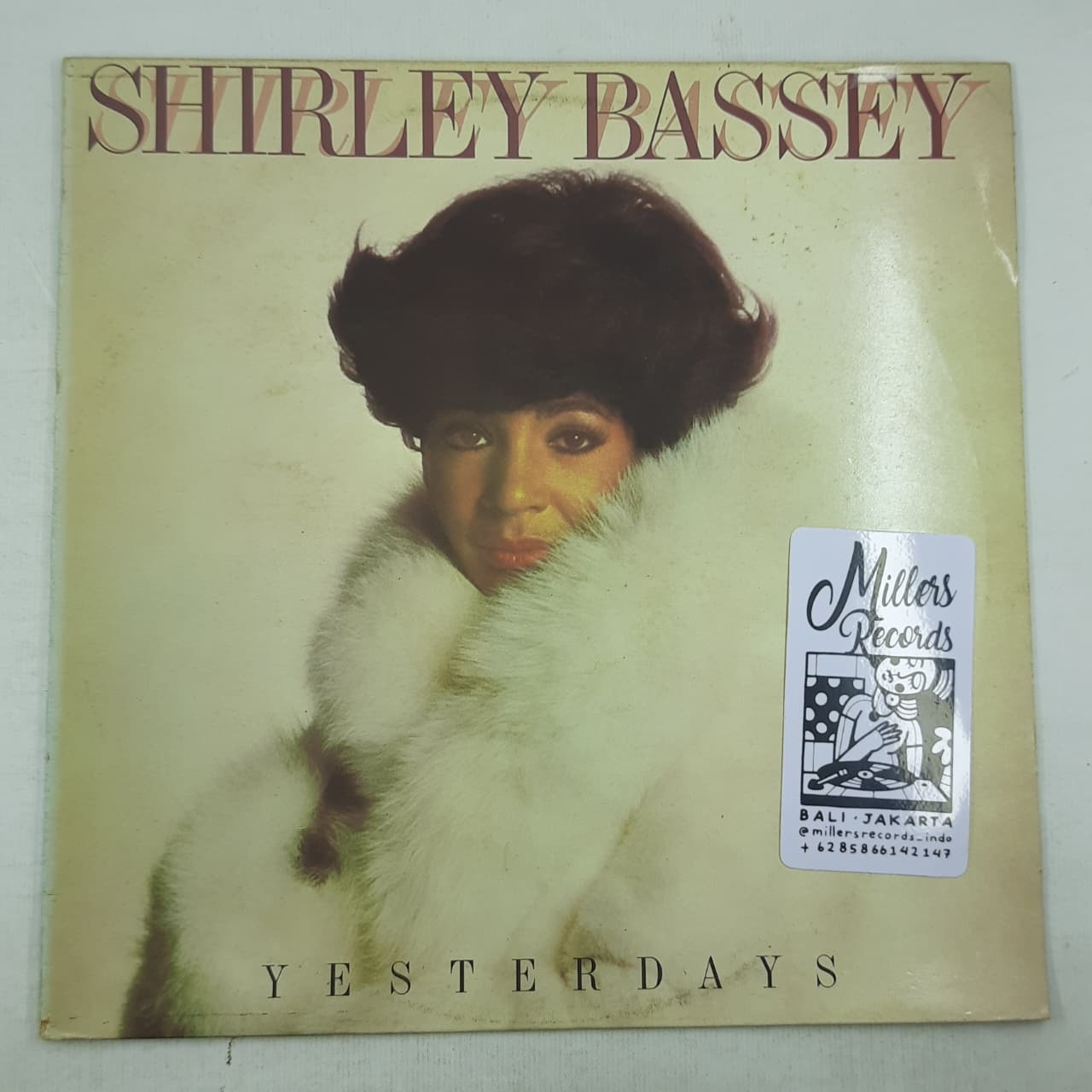 Shirley Bassey – Yesterdays (VINYL / USED)