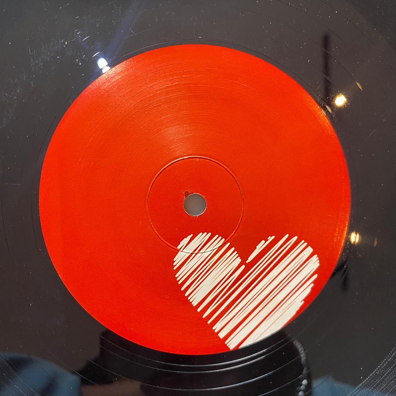 Buzzin Cuzzins – Let Me Show You Love (VINYL / USED)