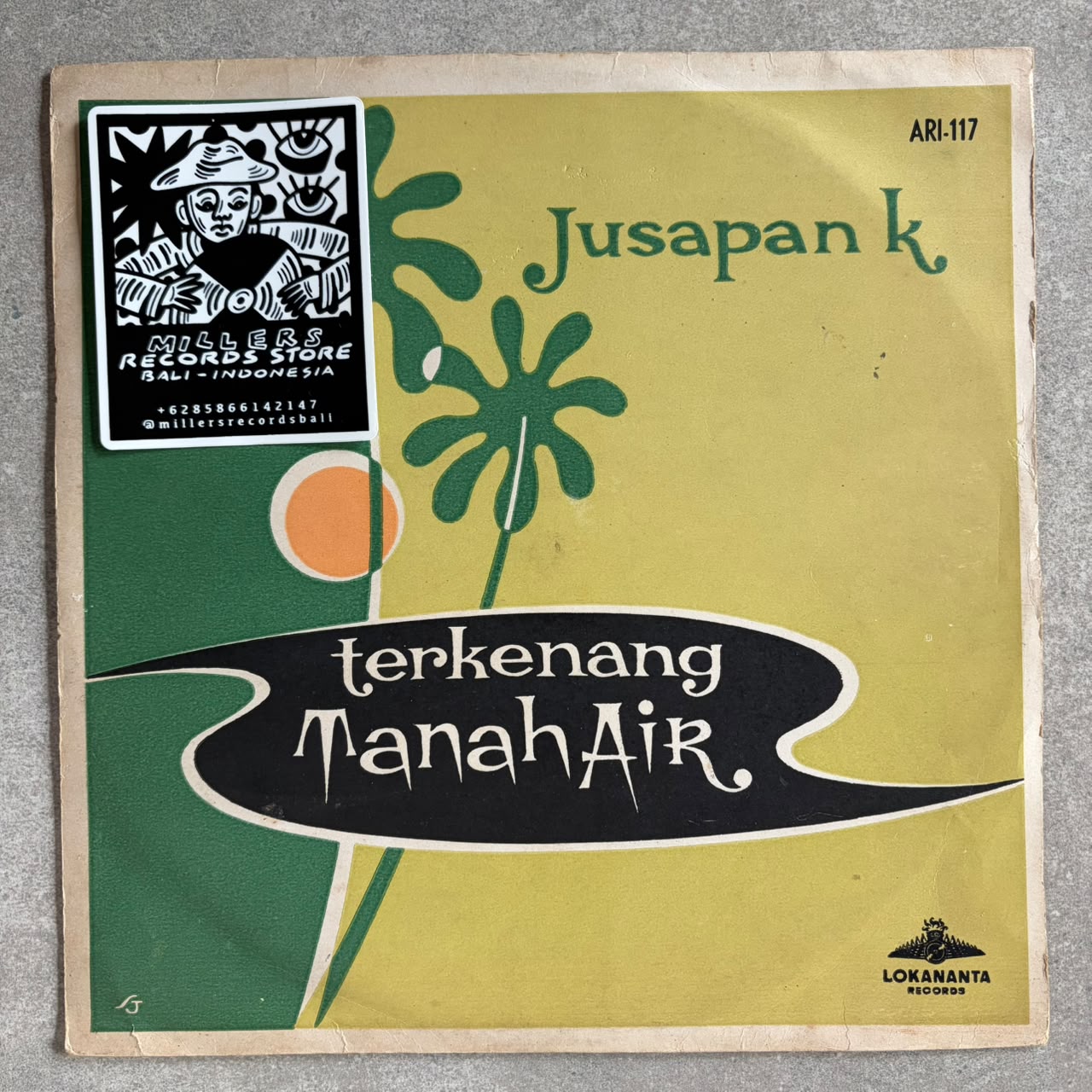 Jusapan K. Dan Kawan-Kawan – Terkenang Tanah Air (VINYL / USED)