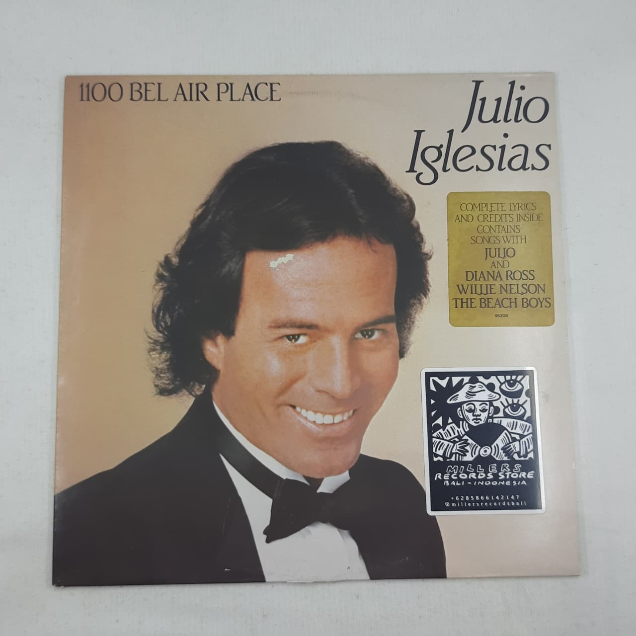 Julio Iglesias – 1100 Bel Air Place (VINYL / USED)