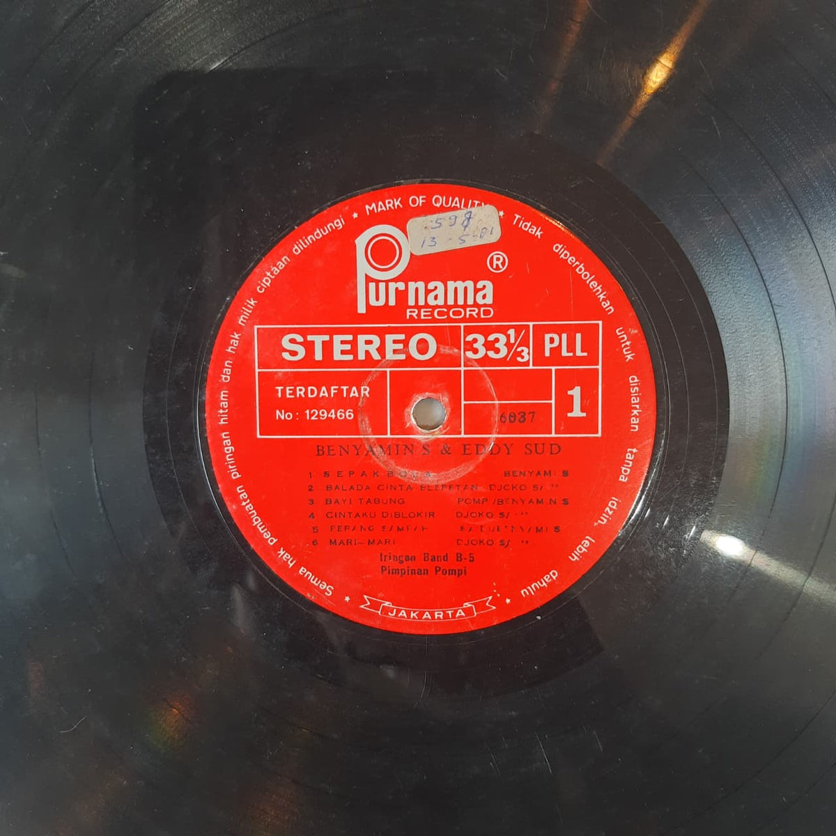 Benyamin S., Eddy Sud – Sepak Bola (VINYL / USED)