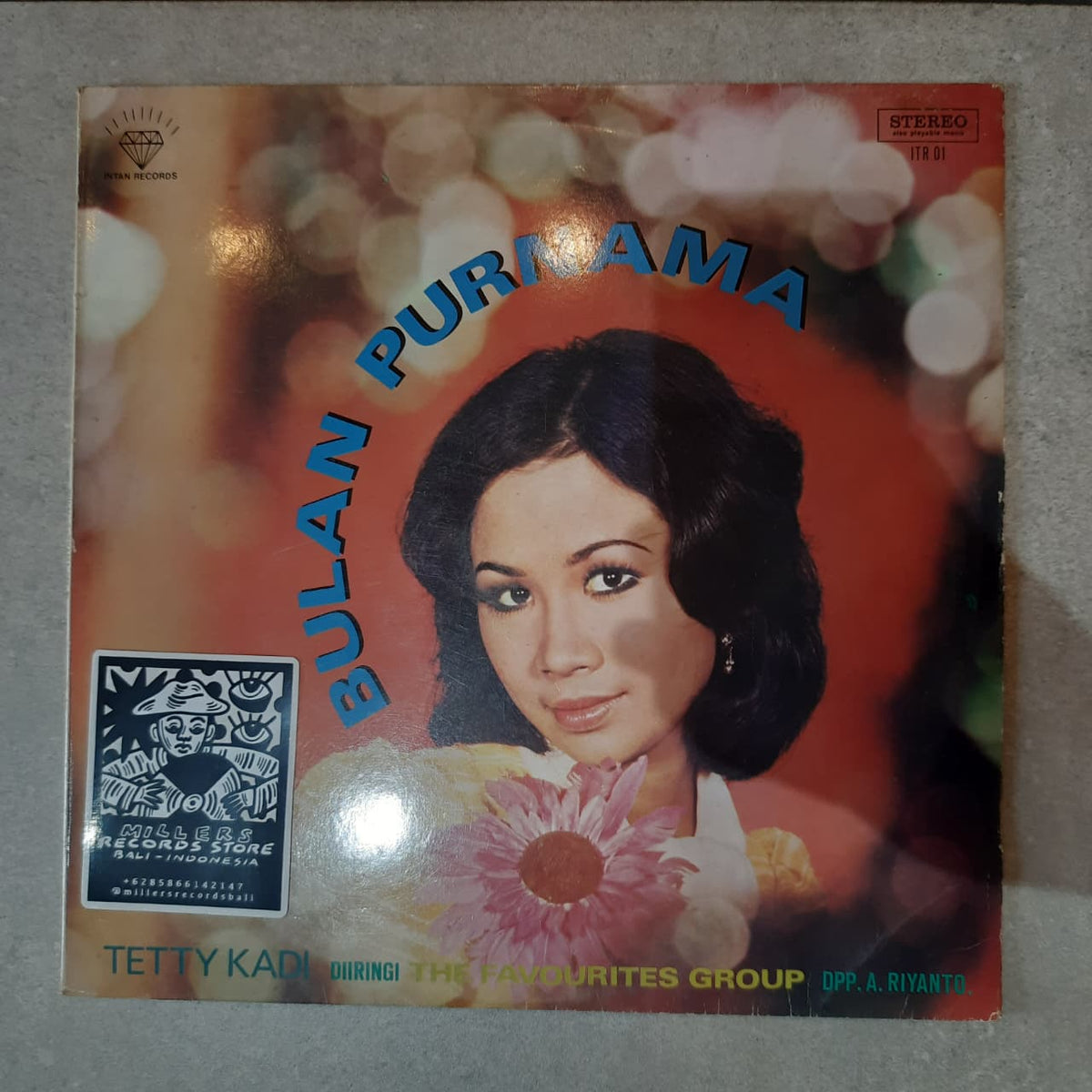 Tetty Kadi Diiringi The Favourites Group* dpp A. Riyanto* – Bulan Purnama (VINYL / USED)