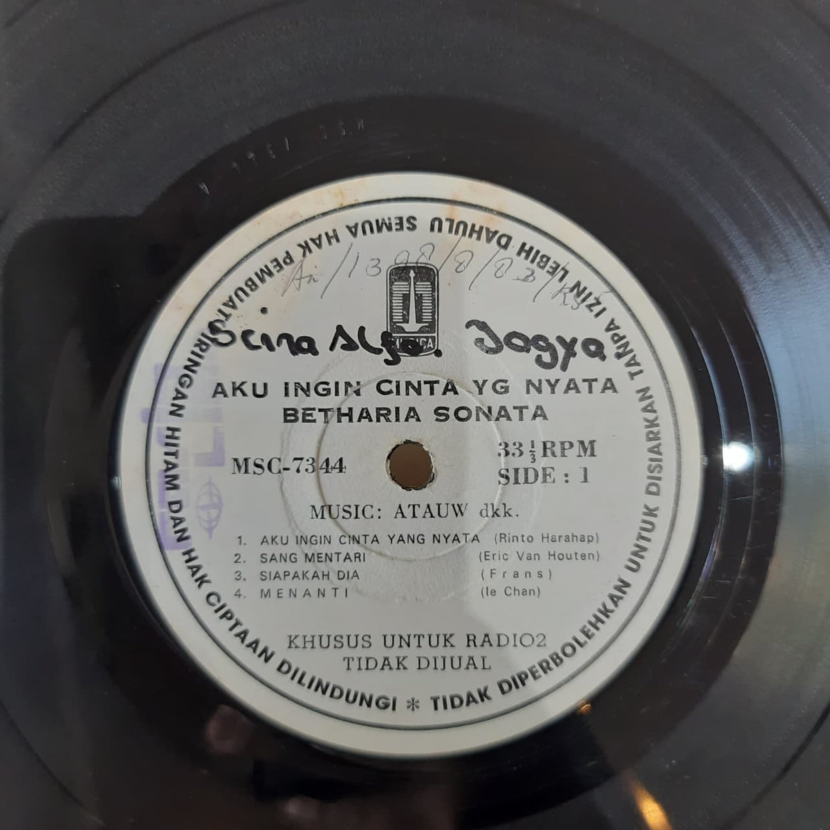 Betharia Sonata – Aku Ingin Cinta Yang Nyata (VINYL / USED)
